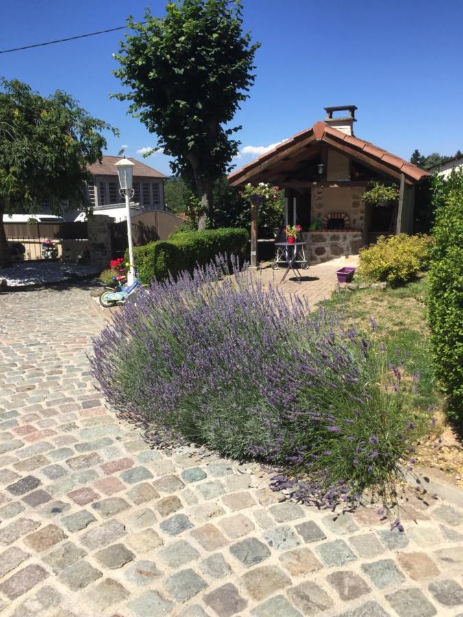 Villa Belle maison de famille à Usson-en-Forez Extérieur photo