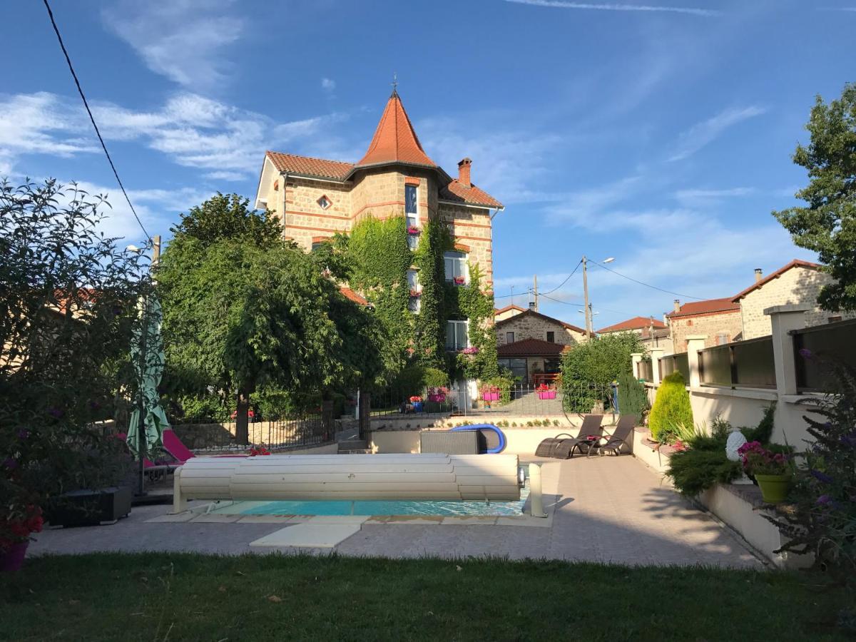 Villa Belle maison de famille à Usson-en-Forez Extérieur photo